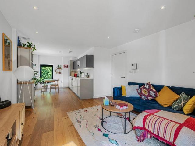 Flat for sale in London Borough of Islington, Greater London