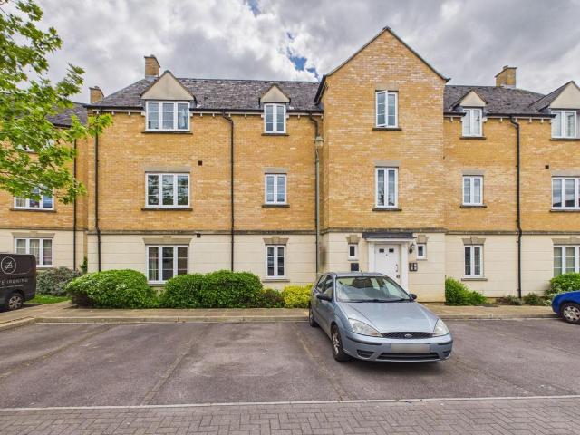 Flat for sale in Madley Park, Black Bourton