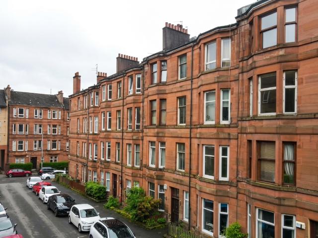 Flat for sale in Broomhill, Scotland