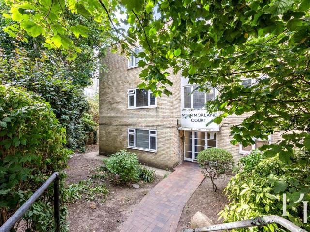 Flat for sale in Brunswick