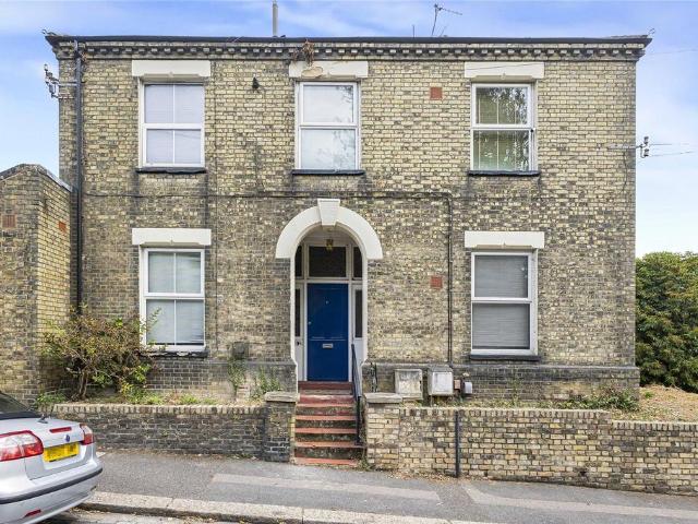 Flat for sale in Strood