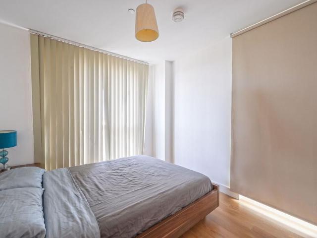 Flat for sale in Bromley-by-Bow, Bow