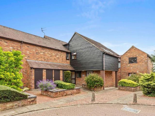 Flat for sale in Princes Risborough, Buckinghamshire