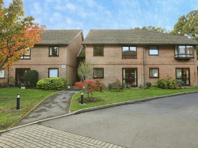 Flat for sale in Park Gate, Fareham