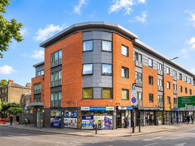 Flat for sale in Tottenham Hale, Greater London