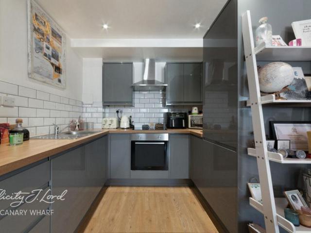 Flat for sale in Cubitt Town, Greater London