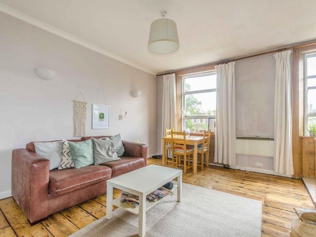 Flat for sale in Highbury, Greater London