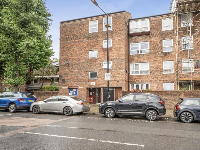 Flat for sale in St. John's Wood, Greater London