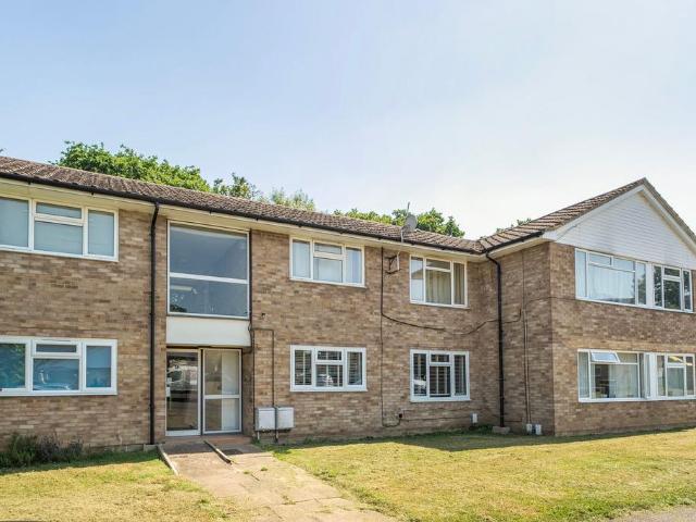 Flat for sale in Pachesham Park, Surrey