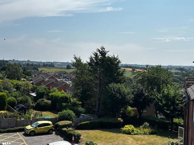 Flat for sale in Halesowen, West Midlands