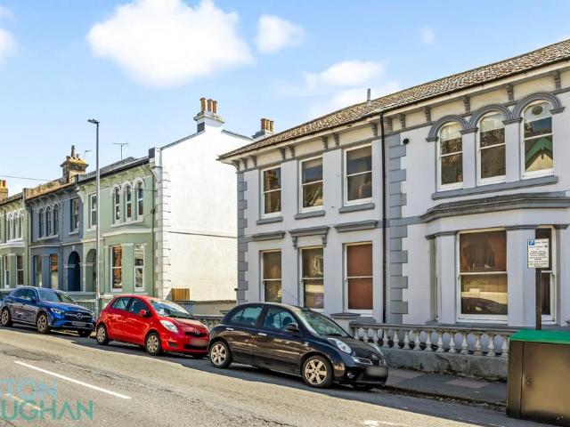 Flat for sale in Kemptown, Brighton