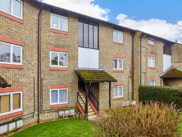 Flat for sale in Pachesham Park, Surrey