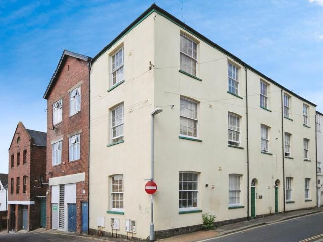 Flat for sale in Watergate, Devon