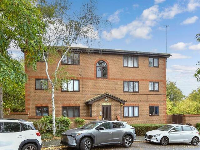 Flat for sale in Worcester Park Estate, Monks Orchard