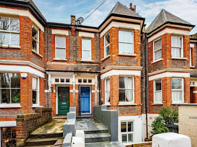 Flat for sale in Clapton, Upper Clapton