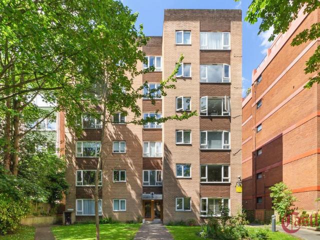 Flat for sale in London Borough of Islington, Greater London