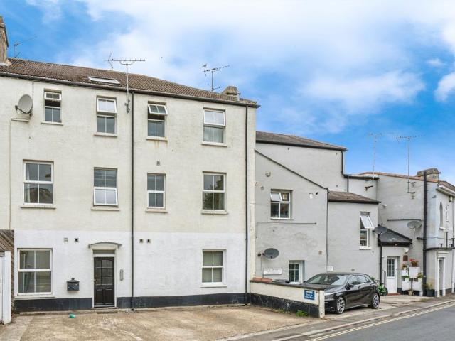 Flat for sale in Pachesham Park, Surrey