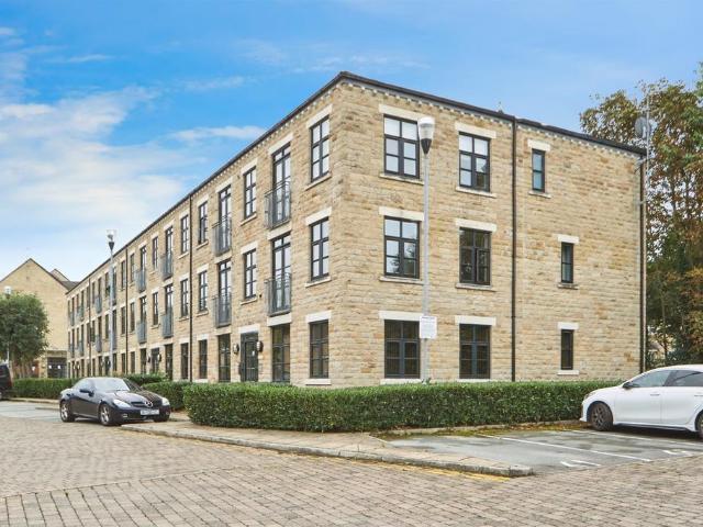 Flat for sale in Apperley Bridge, West Yorkshire