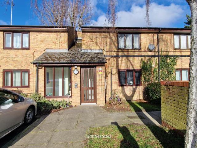 Flat for sale in New Barnet, Greater London