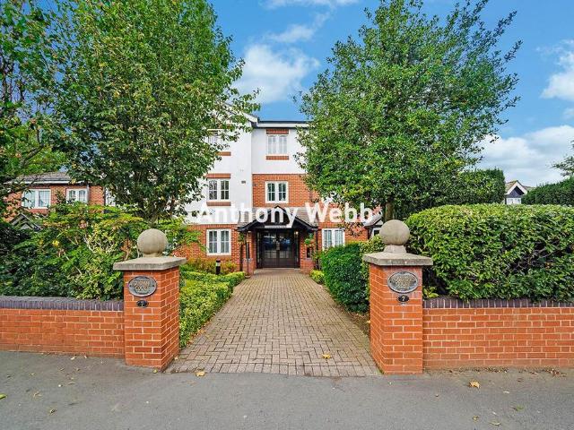 Flat for sale in Southgate, Oakwood