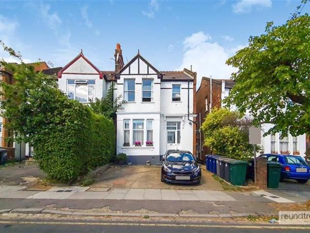 Flat for sale in Hendon, Greater London