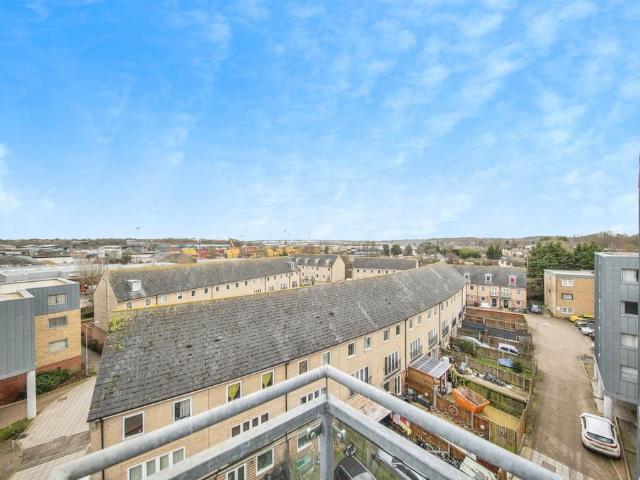 Flat for sale in Key Street, Suffolk