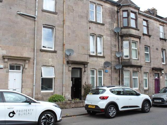 Flat for sale in Dumbarton, Scotland
