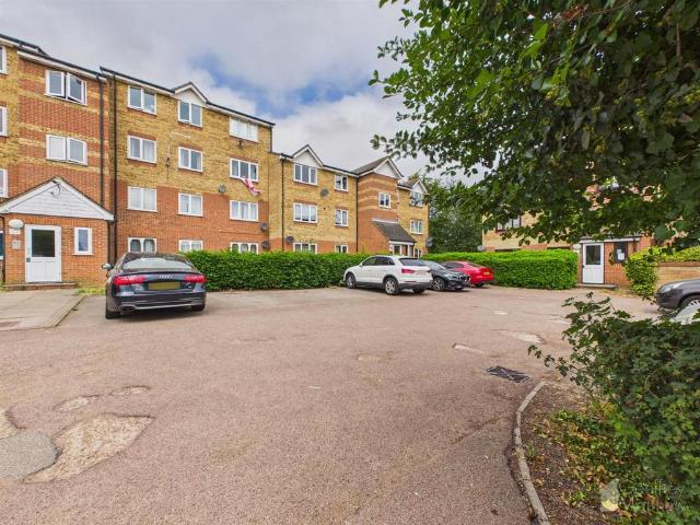 Flat for sale in Fishers Green, Shephall