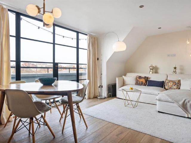 Flat for sale in South Kensington, Greater London