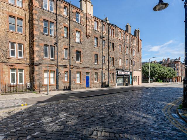 Flat for sale in North Leith, Scotland