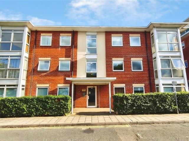 Flat for sale in Walton, Aylesbury