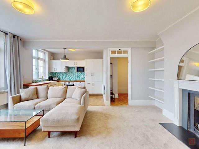 Flat for sale in Dartmouth Park, Greater London