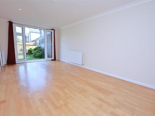 Flat for sale in London Borough of Merton, South Wimbledon