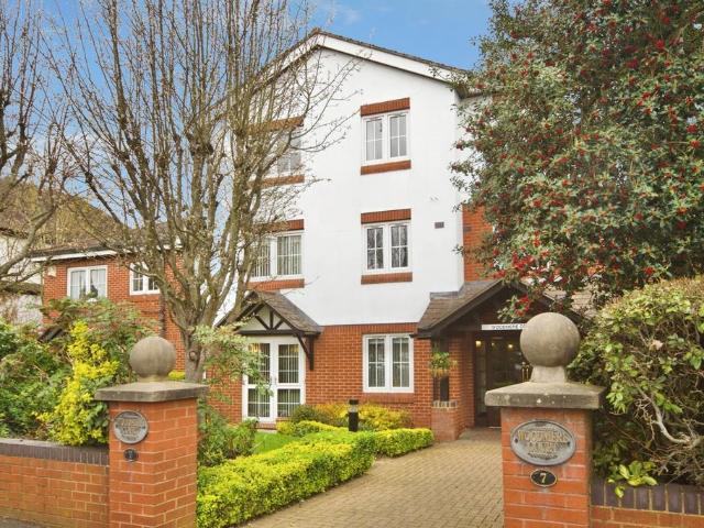 Flat for sale in Southgate, Oakwood