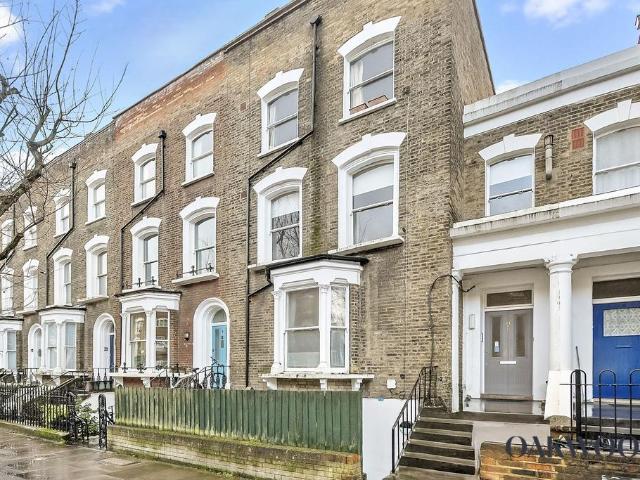 Flat for sale in Highbury, Greater London