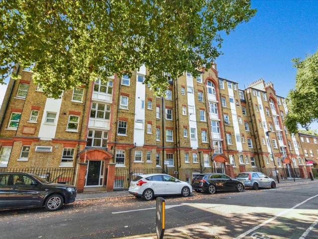 Flat for sale in London Borough of Hounslow, Greater London