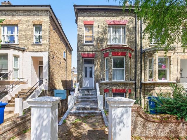 Flat for sale in London Borough of Ealing, Greater London