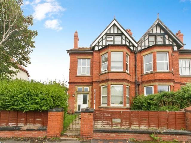 Flat for sale in Llandudno, Wales