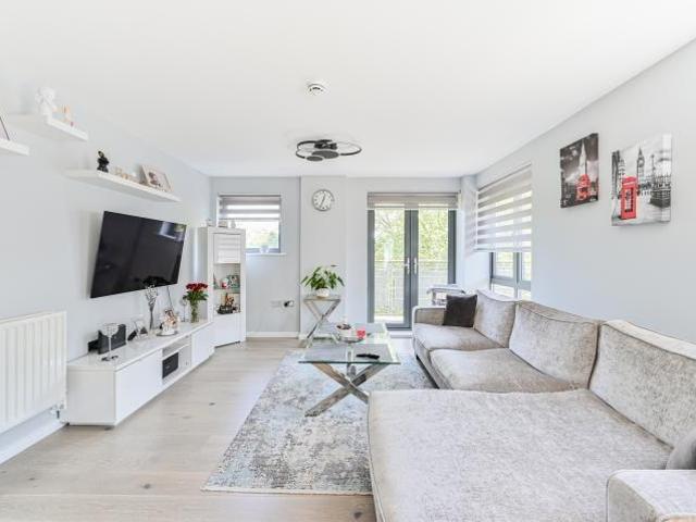 Flat for sale in Royal Borough of Greenwich, Greater London