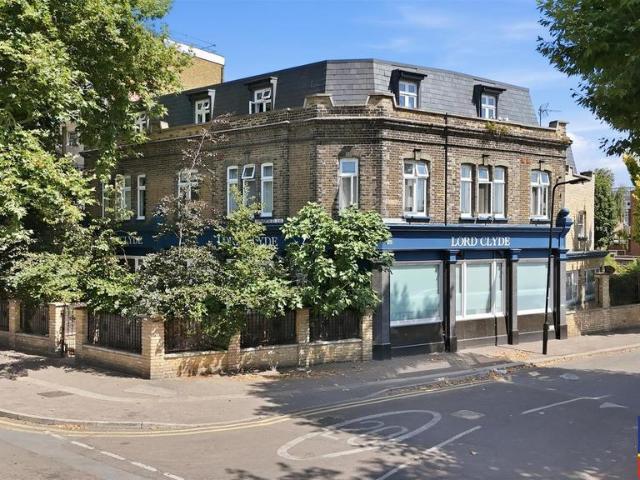 Flat for sale in Leyton, Greater London