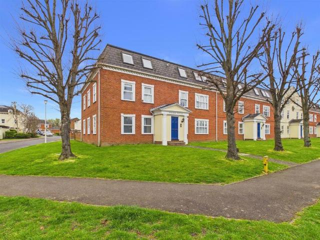 Flat for sale in Watermead, Buckinghamshire