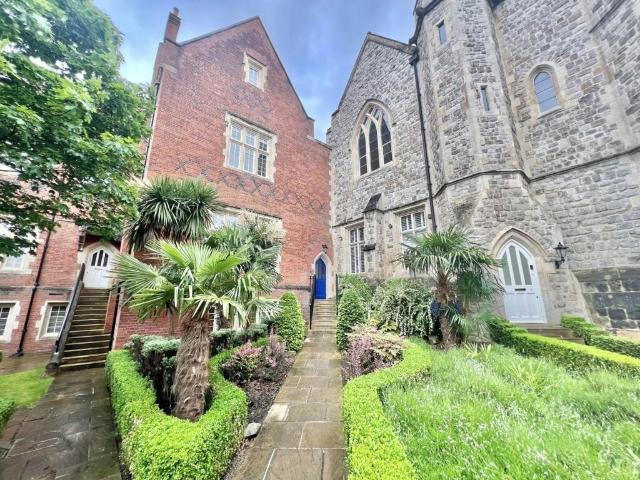 Flat for sale in The Galleries, Navestock Side