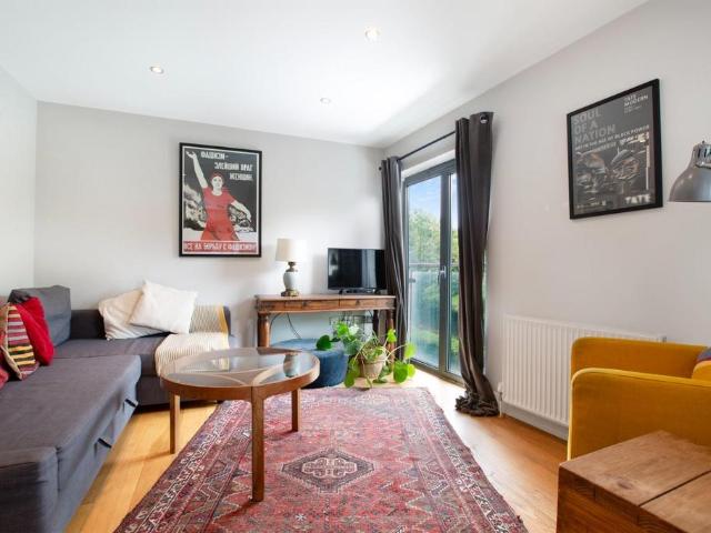 Flat for sale in Camberwell, Greater London