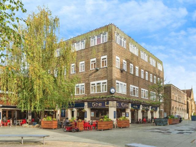 Flat for sale in New Town, Horsham