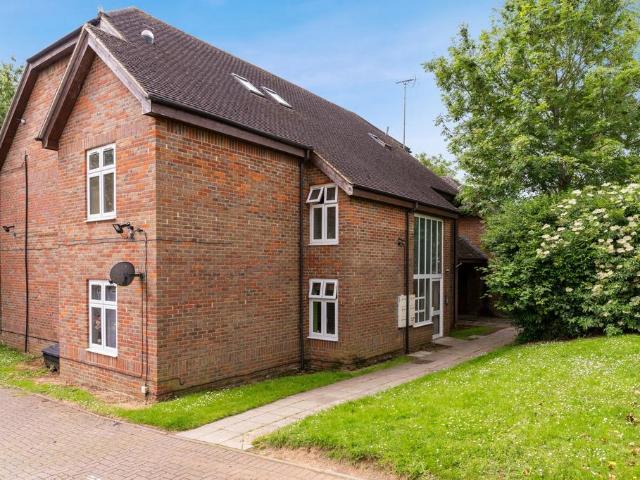 Flat for sale in Broadwater, Shephall