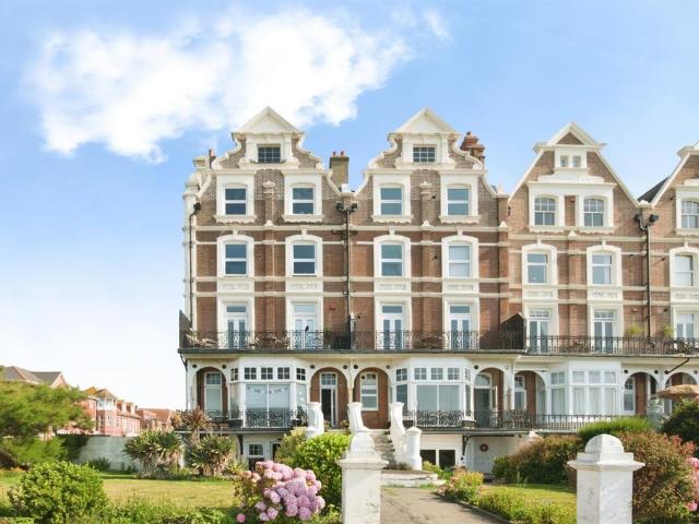 Flat for sale in Central, Heathlands