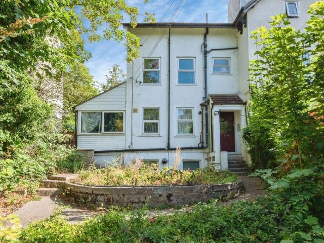 Flat for sale in Stone, Monks Orchard