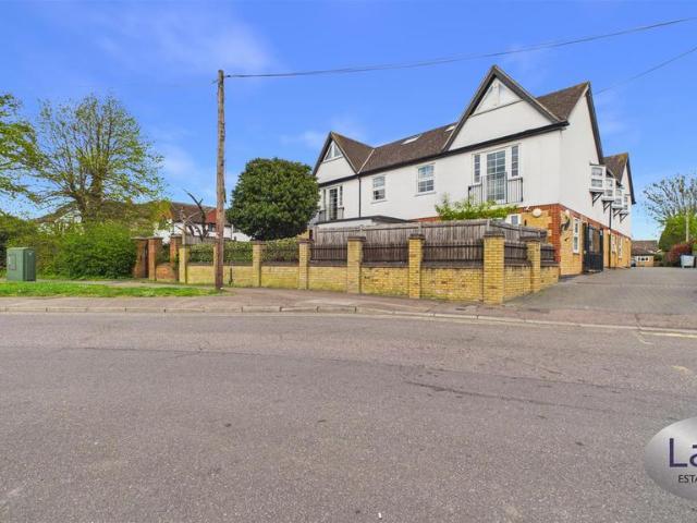 Flat for sale in Churchgate, Broxbourne