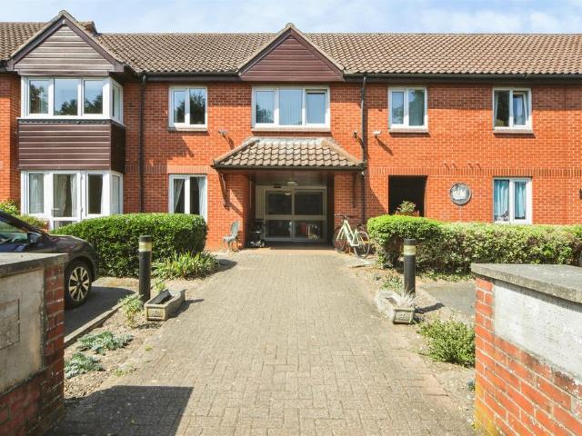 Flat for sale in Combs Ford, Bedingfield