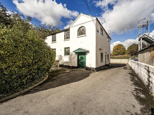 Flat for sale in Eddington, Hungerford